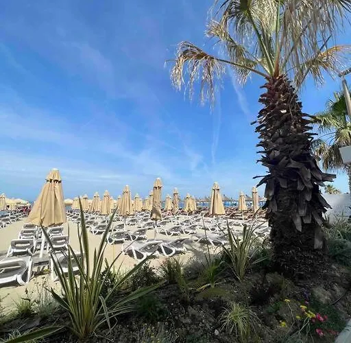 Sunny Retreat On The Golem