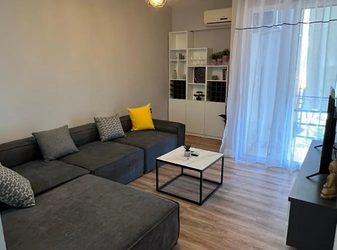 Sunny Retreat On The Apartman *