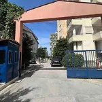 Sunny Retreat On The דירה