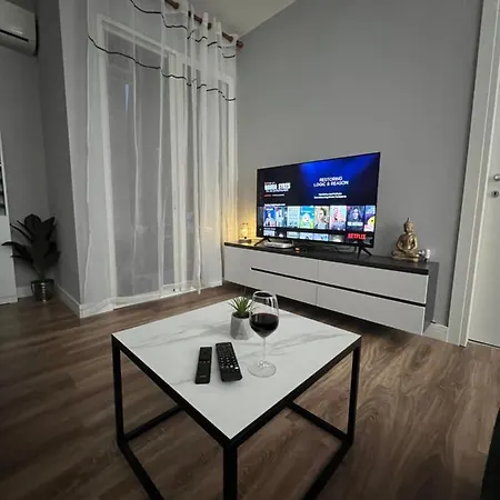 Апартаменты Sunny Retreat On The