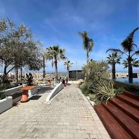 Sunny Retreat On The Lejlighed