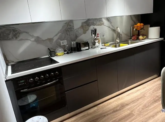 Sunny Retreat On The